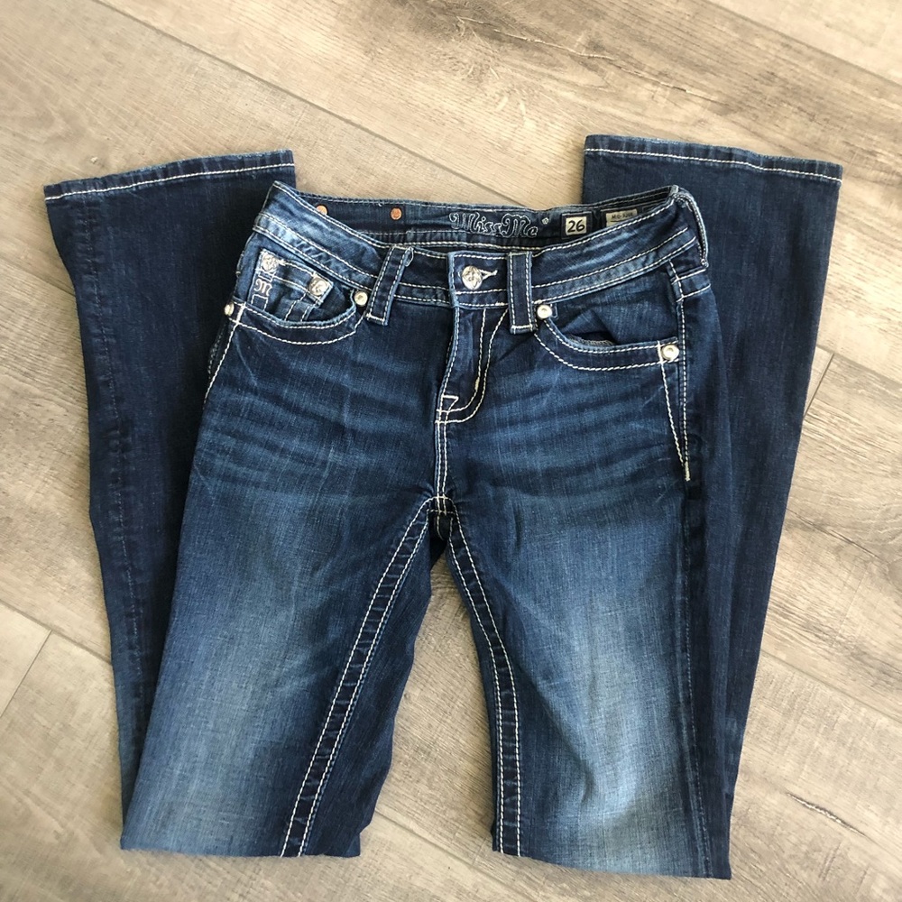 MISS Me Jeans. Size 26. They are mid rise boot cut. In excellent condition.